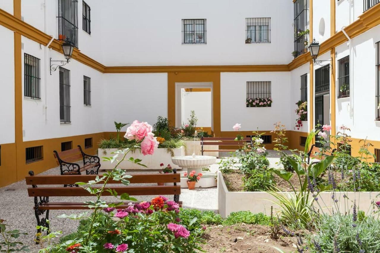 Apartamento Jardin De Santa Paula Севиля Екстериор снимка