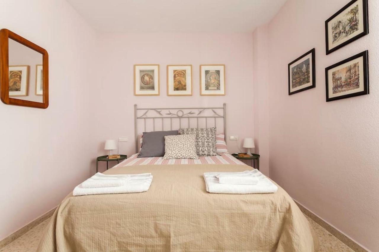 Apartamento Jardin De Santa Paula Севиля Екстериор снимка