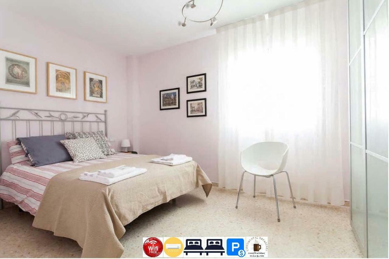 Apartamento Jardin De Santa Paula Севиля Екстериор снимка